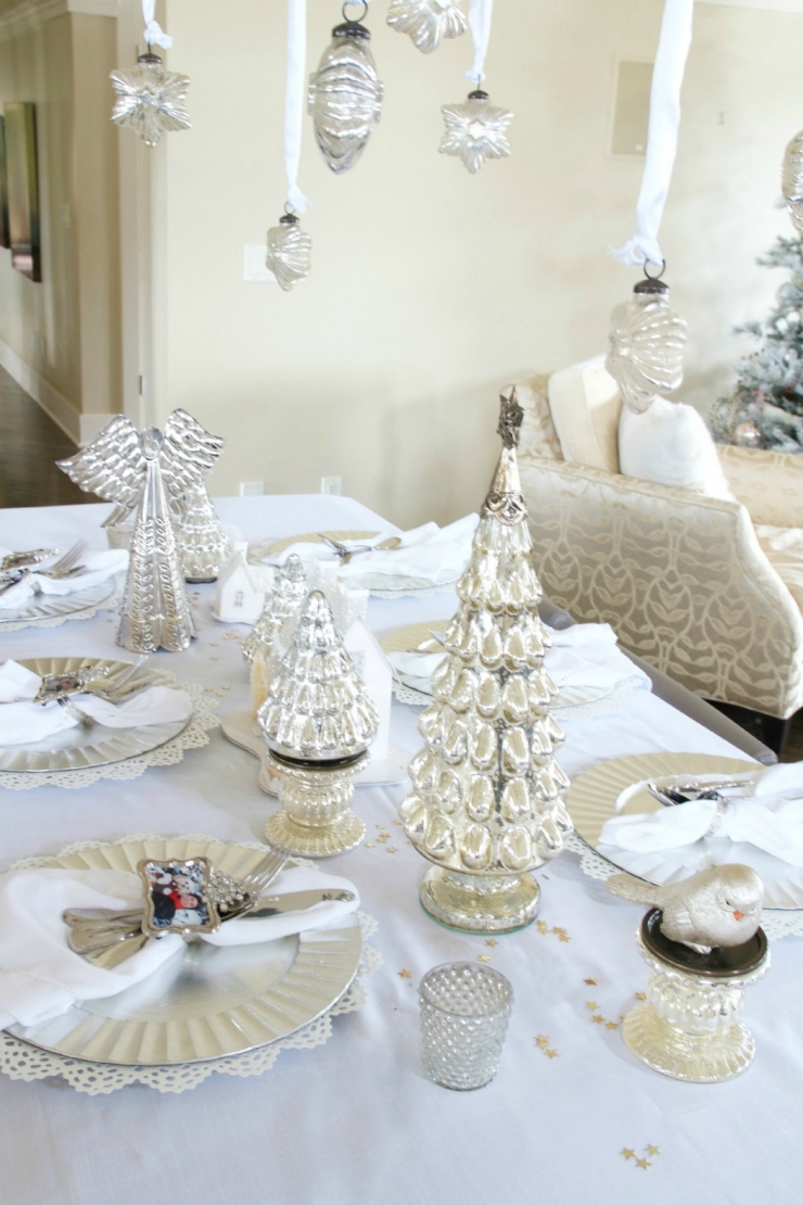 Easy White Christmas Tablescape » Just a Smidgen