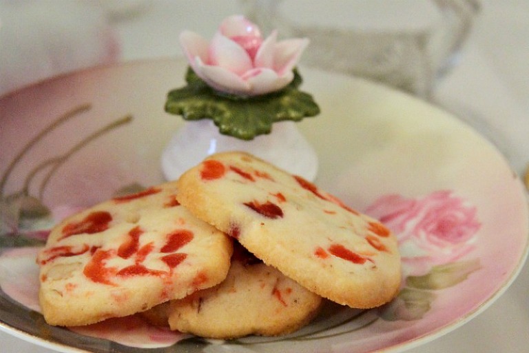 A Calgary Christmas Crafty Round-up  Cherry ♡ Walnut Cookies  » Just