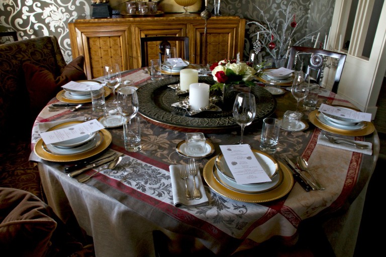 Christmas DIning Room Tablescape 6