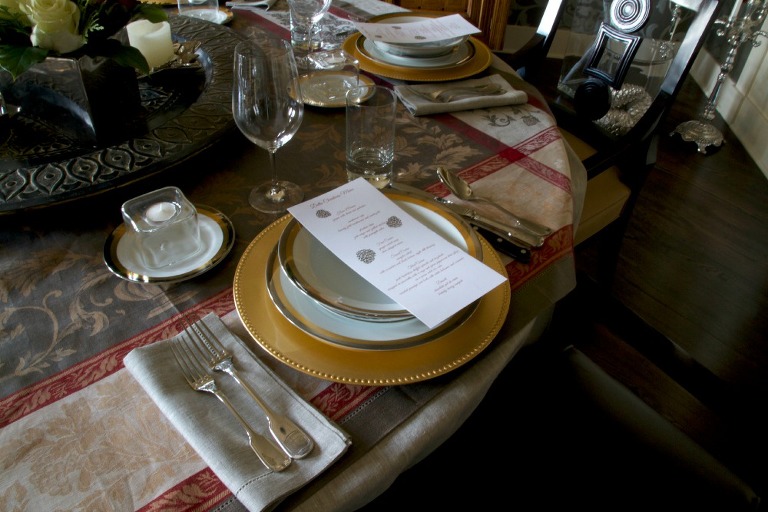 Christmas DIning Room Tablescape 7