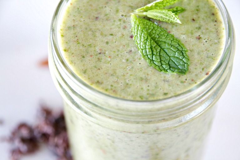 Raw Mint Cacao Chip Smoothie
