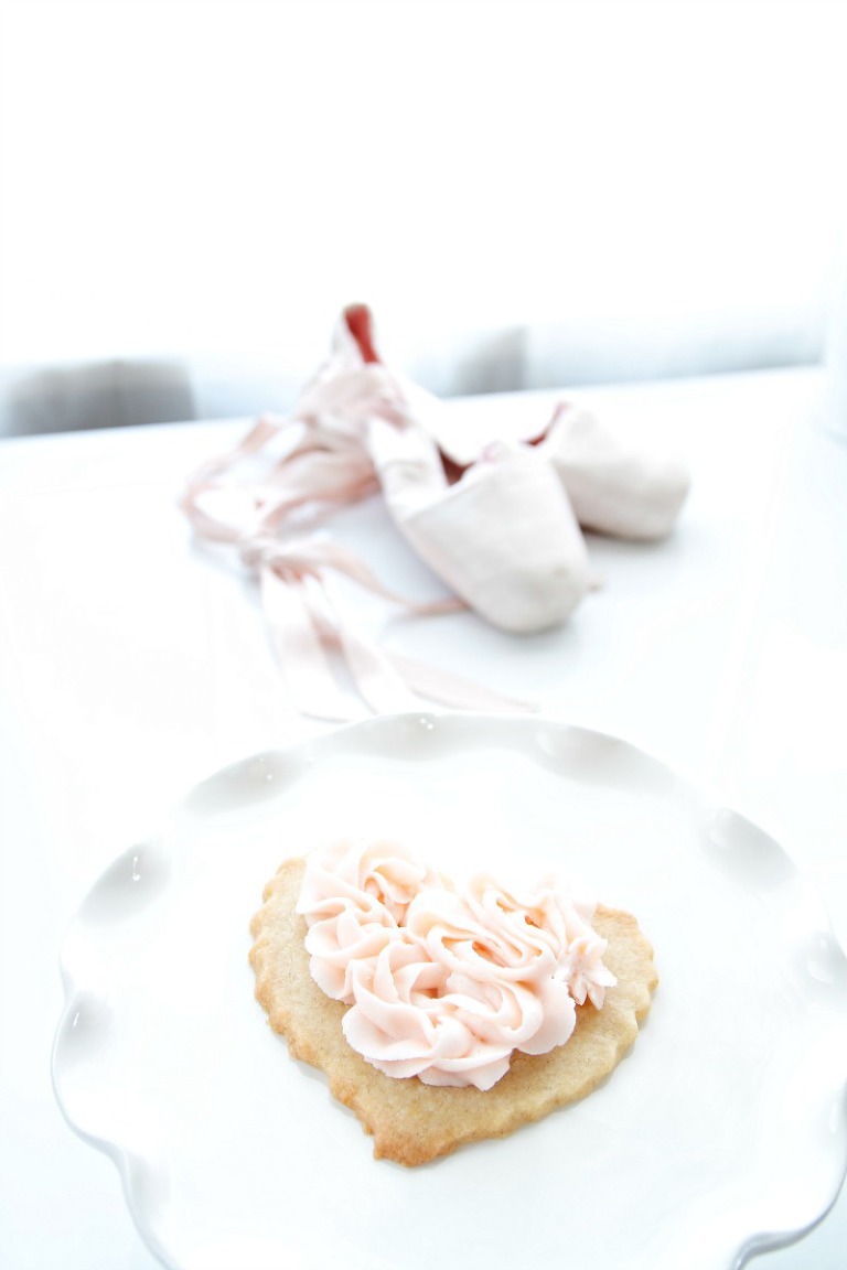 Ribbons and Roses Cookies 10