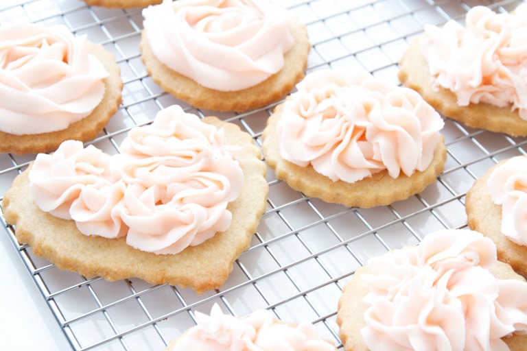 Ribbons and Roses Cookies 2