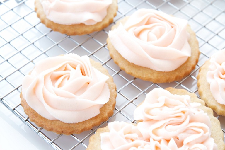 Ribbons and Roses Cookies 3