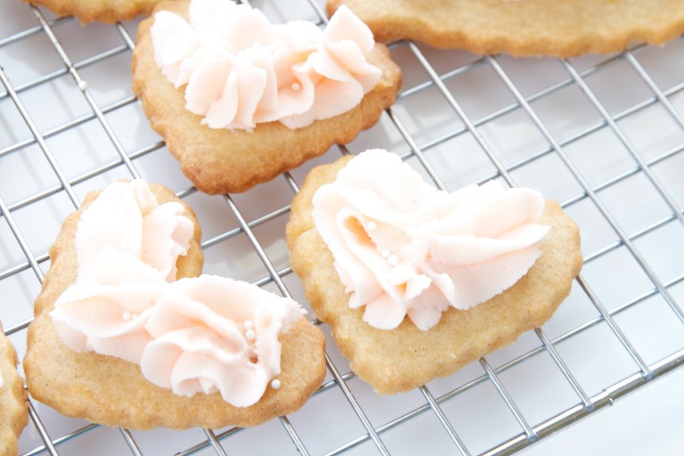Ribbons and Roses Cookies 4