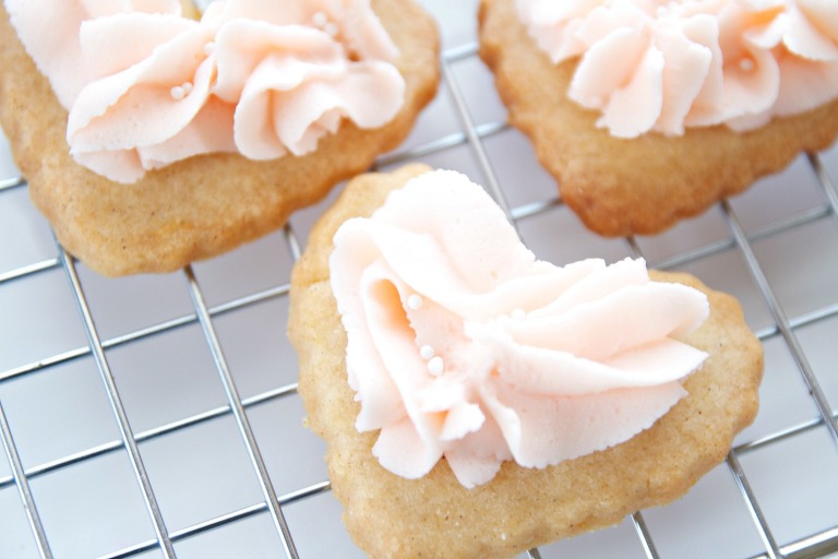 Ribbons and Roses Cookies 6
