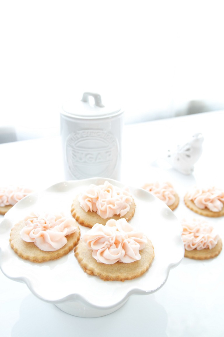 Ribbons and Roses Cookies 7