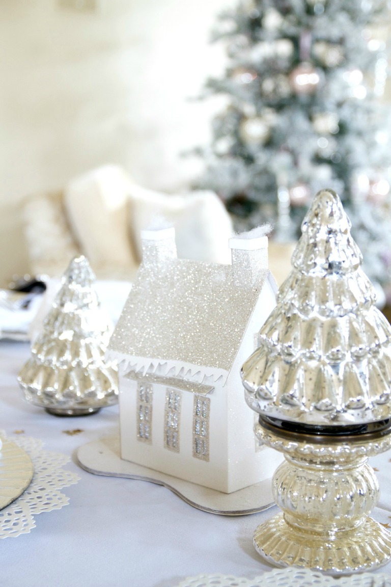 Easy White Christmas Tablescape » Just a Smidgen