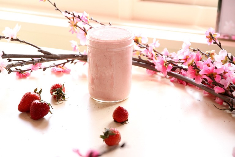 Springtime Summer Strawberry Smoothie 3