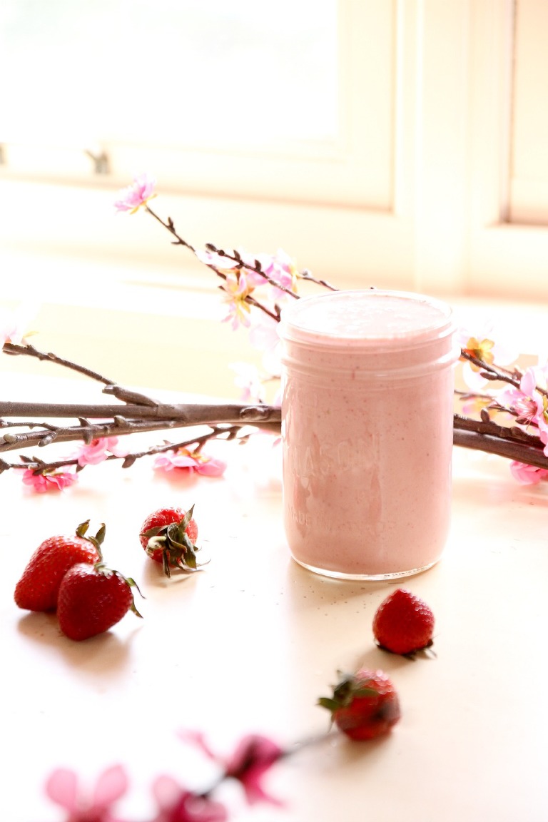 Springtime Summer Strawberry Smoothie 4